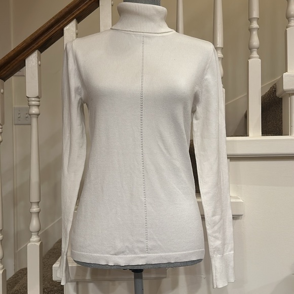 White House turtleneck - Picture 1 of 7